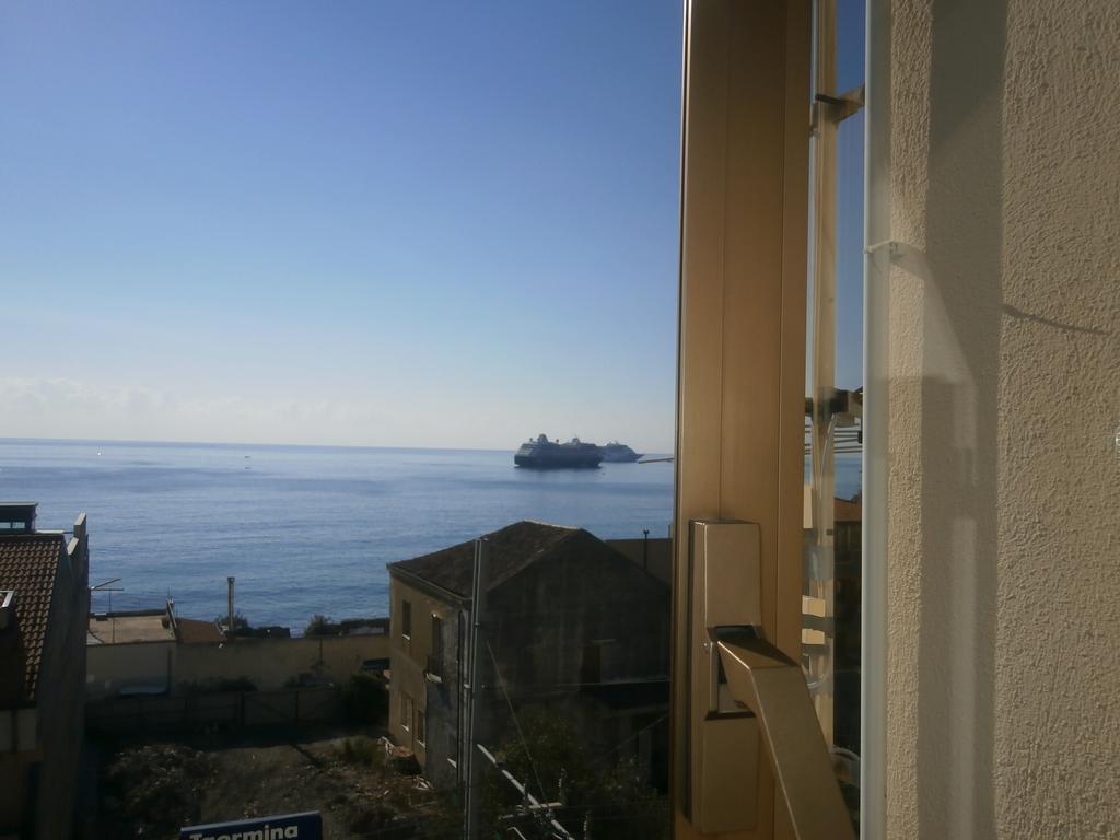 Hotel Pensione Cundari Taormina Exteriör bild