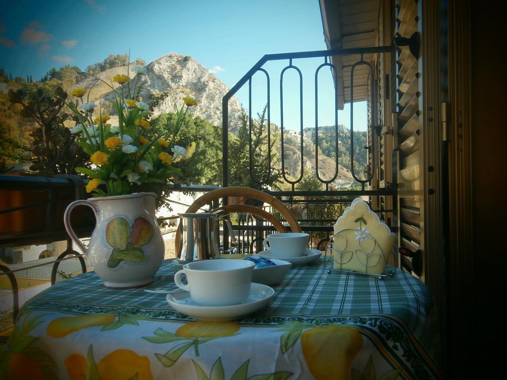 Hotel Pensione Cundari Taormina Exteriör bild